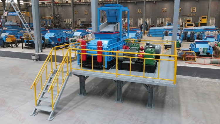 設(shè)備老舊效率低？老沙場(chǎng)升級(jí)改造 認(rèn)準(zhǔn)華盛銘全液壓對(duì)輥制砂機(jī)