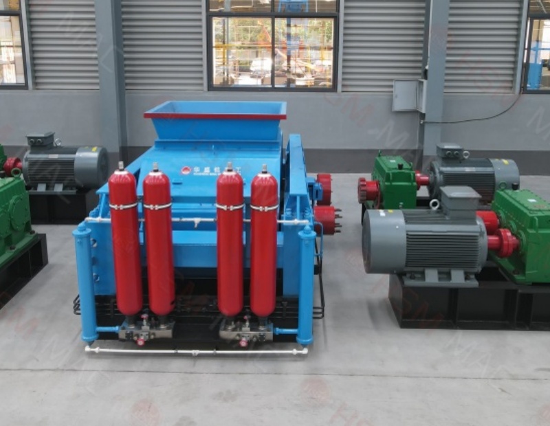 菱鎂石對(duì)輥破碎機(jī)