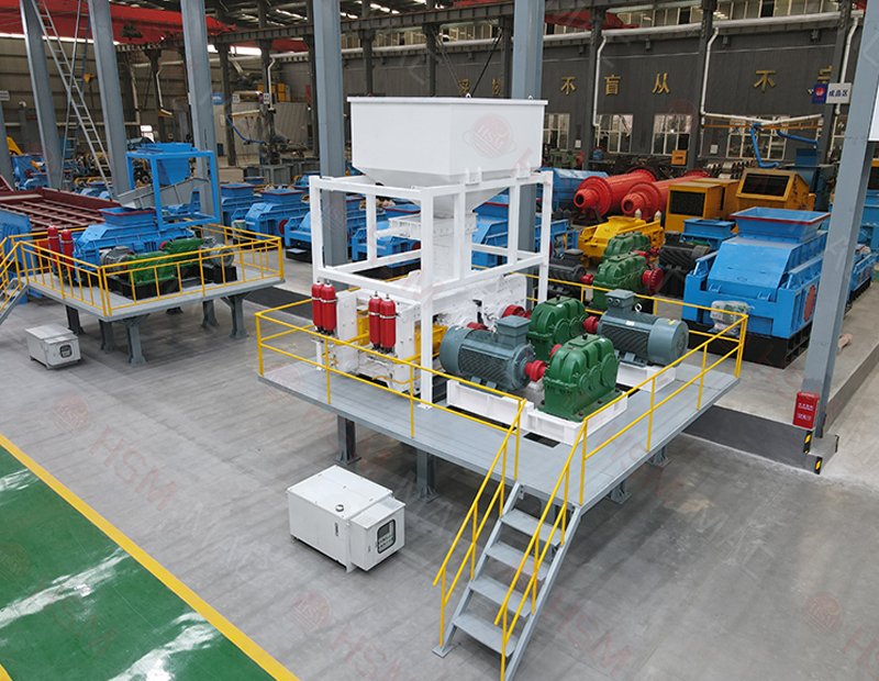 鈦鐵礦高壓輥磨機車間實拍